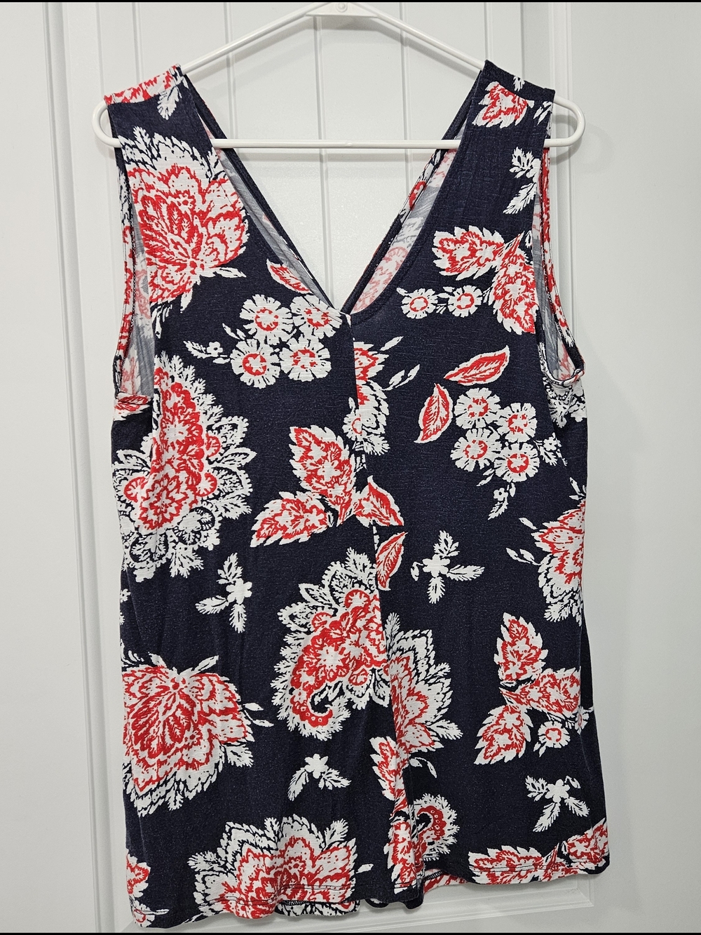 Lane Bryant Navy Floral Twist-Front Tank with Red & White Blooms 14/16 - Picture 2 of 4